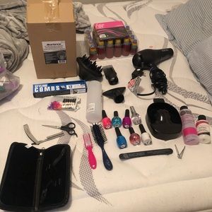 A cosmetologist kit